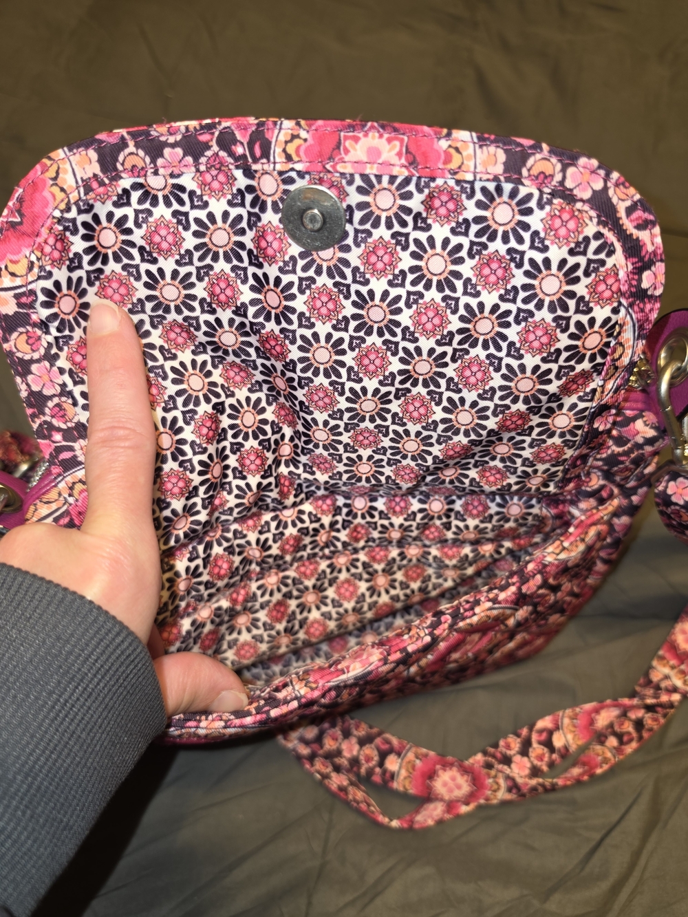 Vera Bradley Raspberry Medallion Mini Carson In Performance Twill - Picture 8 of 11